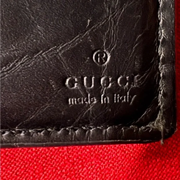 🔥Gucci (Authentic) GG Emblem bi-fold wallet - Picture 6 of 15
